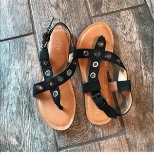 Franco Sarto Black Grommet Sandal 👡 🌺